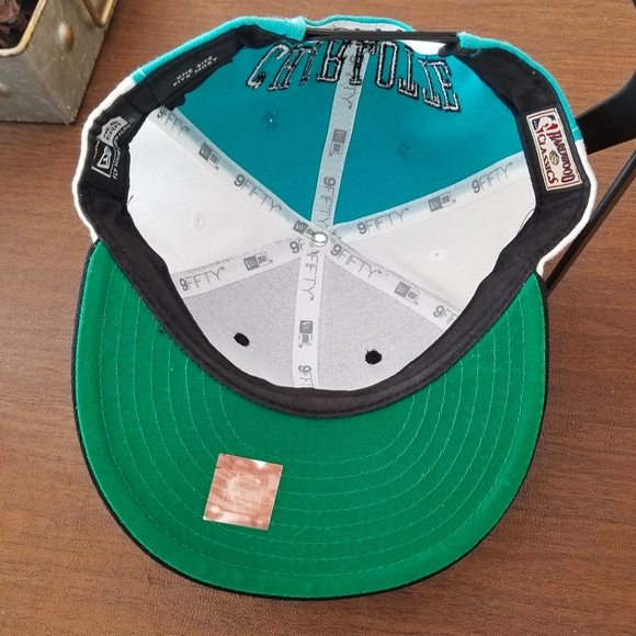 New Era HardWood Classics Charlotte Hornets Snapback Hat🏀🐝 - Picture 8 of 10